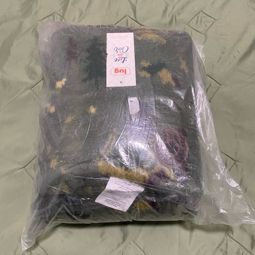 NWT Lug Camp Green Sherpa Blanket